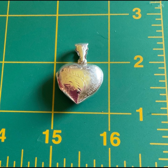 Sterling Silver heart locket - Picture 7 of 10